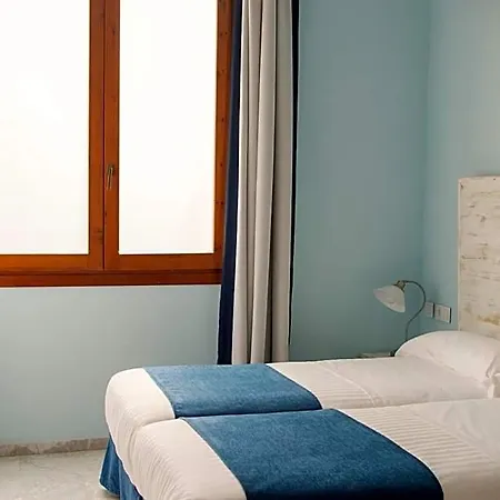 Ad Hoc Carmen Hotel 2*