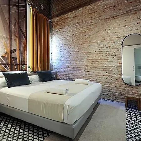 & Co. Quart Boutique 3*