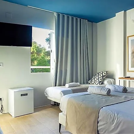 & Co. Saler Boutique 3*