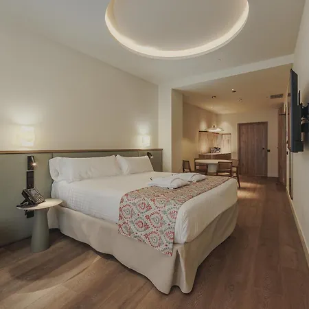 Intelier Malvarrosa Plaza 4*