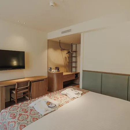 Intelier Malvarrosa Plaza 4*
