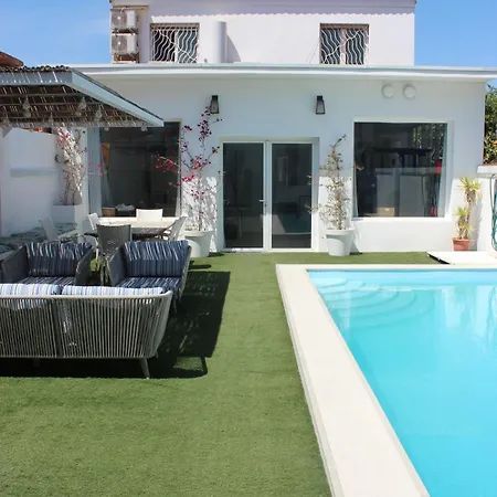 3 Bedroom Huge With Ac & Pool In Center - Up To 9 People بيت للعطل *