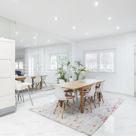 3 Bedroom Huge With Ac & Pool In Center - Up To 9 People Hébergement de vacances