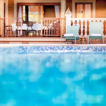 بيت للعطل House With Private Pool, Aa And Bbq In Front Of The Sea *