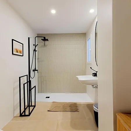 بيت للعطل Modern With Patio And Two Bathrooms *