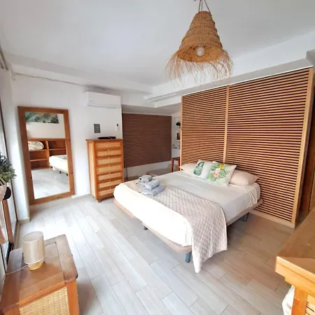 Pensión Banana Patacona 3*