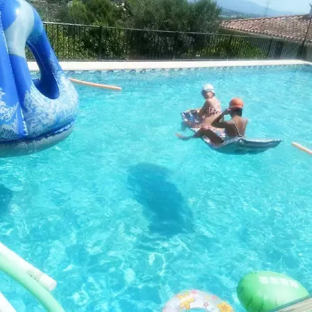 Naturally Cool, Units A And B With 80m2 Square Meters Super Pool,mountain Hiking Trail *