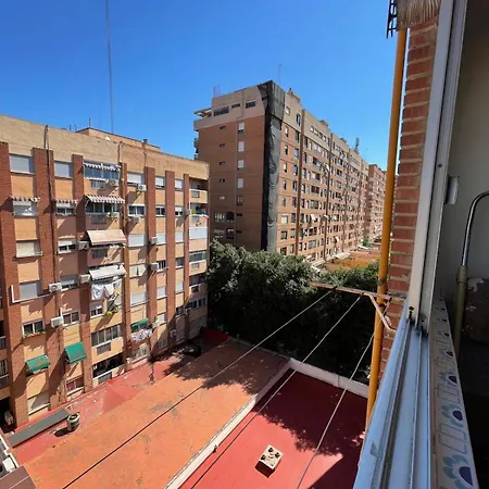 Privada Cerca Del Nuevo Mestalla Проживание в семье Валенсия