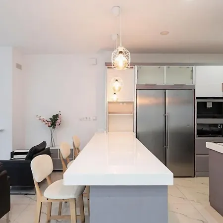 3 Bedroom Huge With Ac & Pool In Center - Up To 9 People * Valence