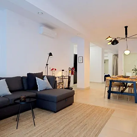 Modern With Patio And Two Bathrooms بيت للعطل *