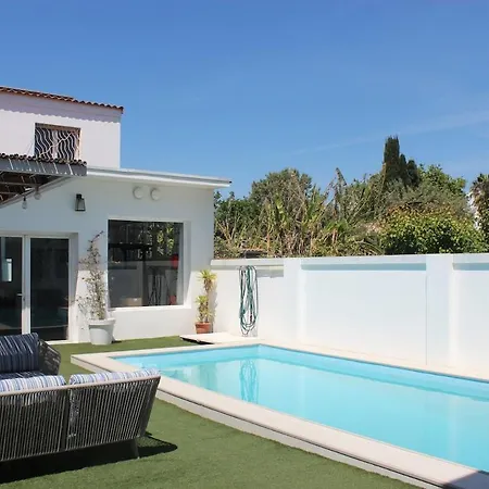 3 Bedroom Huge With Ac & Pool In Center - Up To 9 People *