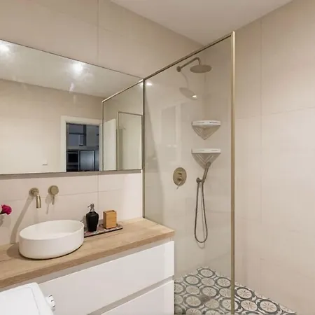 بيت للعطل 3 Bedroom Huge With Ac & Pool In Center - Up To 9 People *