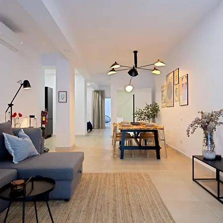 Modern With Patio And Two Bathrooms