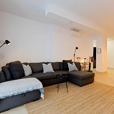 Modern With Patio And Two Bathrooms بيت للعطل