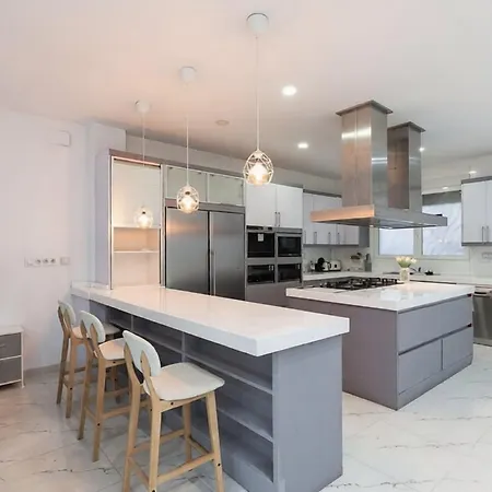 3 Bedroom Huge With Ac & Pool In Center - Up To 9 People بيت للعطل فالنسيا