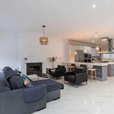 بيت للعطل 3 Bedroom Huge With Ac & Pool In Center - Up To 9 People فالنسيا