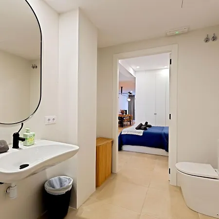 Modern With Patio And Two Bathrooms * فالنسيا