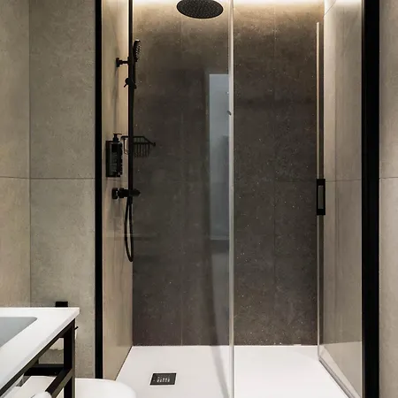 Limehome Gran Via Del Marques Apartmanhotel