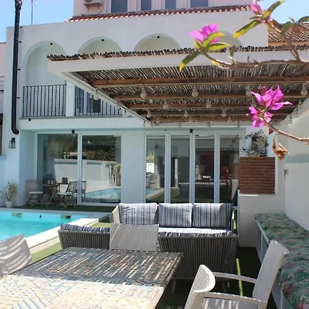 بيت للعطل 3 Bedroom Huge With Ac & Pool In Center - Up To 9 People *
