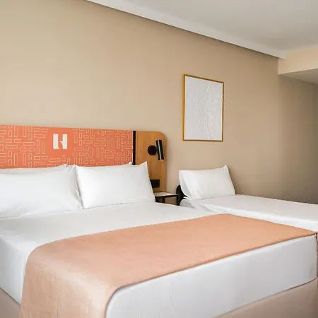 Limehome Gran Via Del Marques 3*
