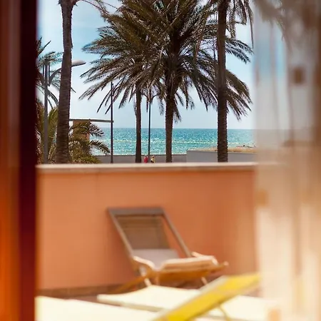 House With Private Pool, Aa And Bbq In Front Of The Sea بيت للعطل