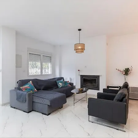 3 Bedroom Huge With Ac & Pool In Center - Up To 9 People بيت للعطل فالنسيا