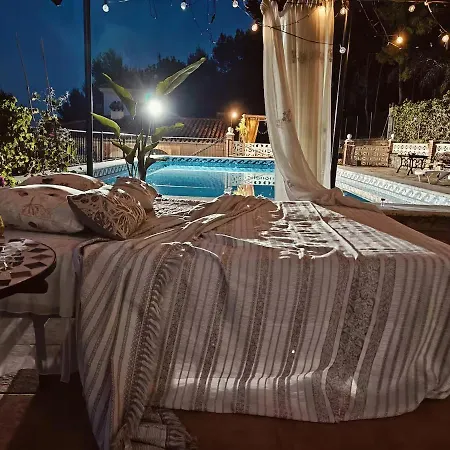 Naturally Cool, Units A And B With 80m2 Square Meters Super Pool,mountain Hiking Trail *