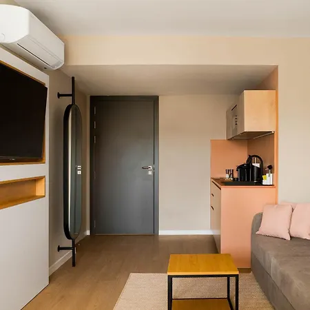Limehome Gran Via Del Marques Apartmanhotel