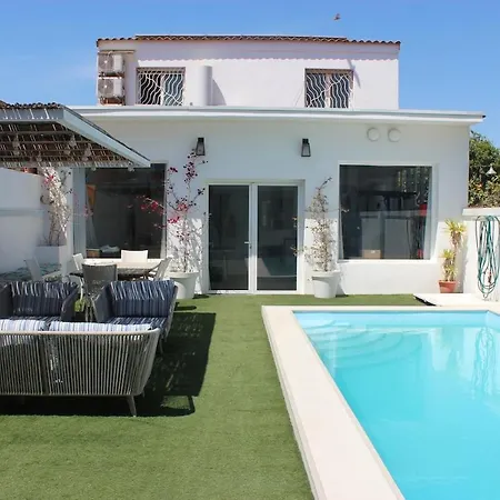 3 Bedroom Huge With Ac & Pool In Center - Up To 9 People *