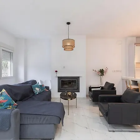 3 Bedroom Huge With Ac & Pool In Center - Up To 9 People Hébergement de vacances Valence