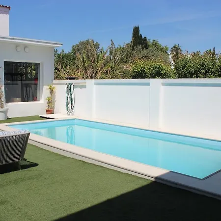3 Bedroom Huge With Ac & Pool In Center - Up To 9 People *