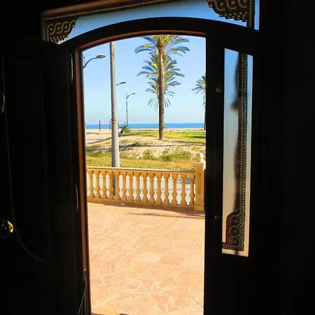 House With Private Pool, Aa And Bbq In Front Of The Sea بيت للعطل