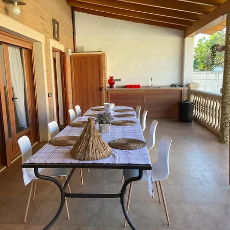 House With Private Pool, Aa And Bbq In Front Of The Sea بيت للعطل