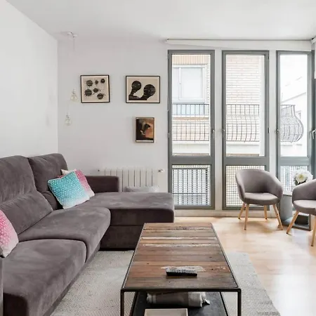Center With Shaded Terrace فالنسيا