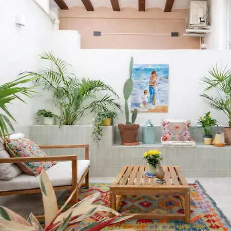 Walk - 20 Min - Beautiful Private Patio