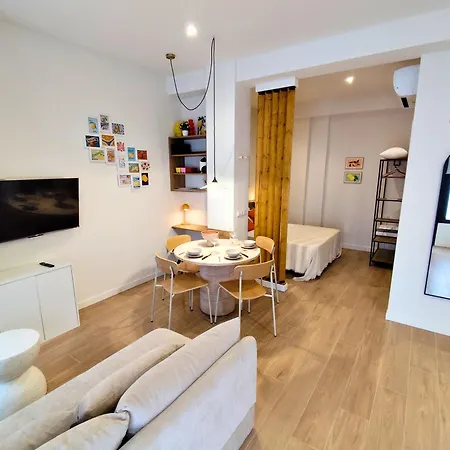Travel Habitat Loft Parque De Cabecera * فالنسيا