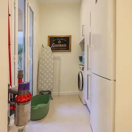 Walk - 20 Min - Beautiful Private Patio شقة *