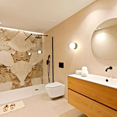 Saristays Luxe Style L شقة