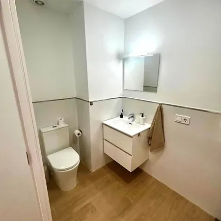 Excellent Renovated House Close To The شقة *