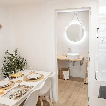 شقة Modern Loft Near Roig Arena
