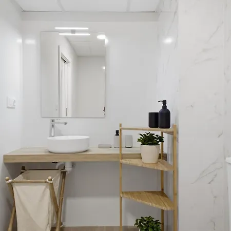 Moderno Loft, Adaptado, Smart Tv, Ac, 3pax, * فالنسيا