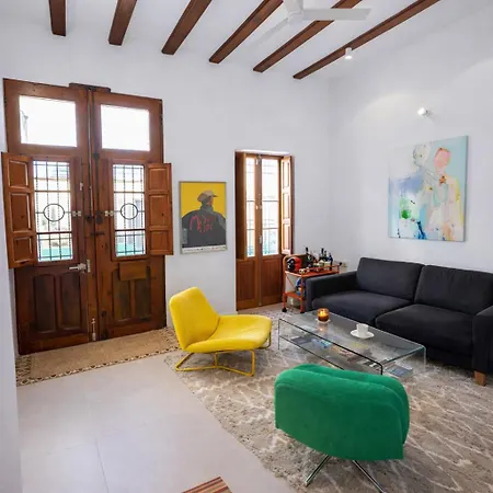 Walk - 20 Min - Beautiful Private Patio شقة