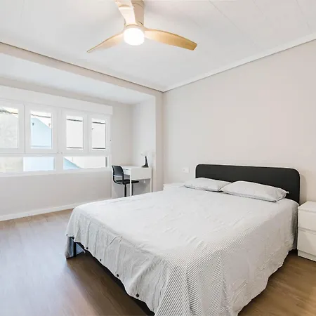 Stylish Newly Renovated 4 Bedroom * فالنسيا