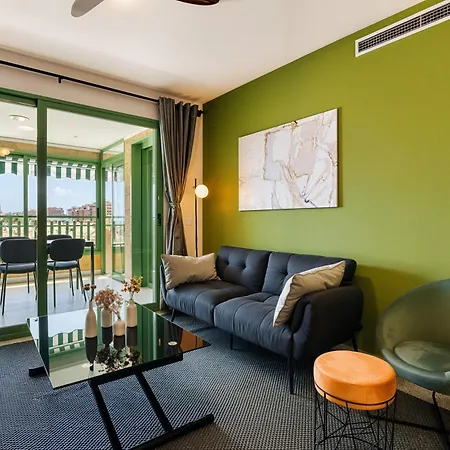 شقة 50 Meters From The Beach, With A Pool And Balcony