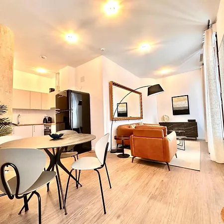 Modern In El Carmen شقة
