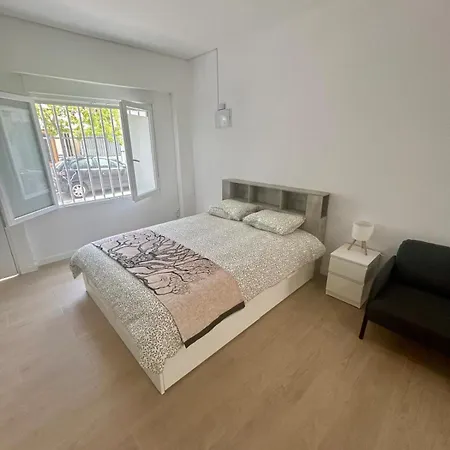 Excellent Renovated House Close To The فالنسيا