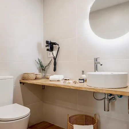 Modern Loft Near Roig Arena *