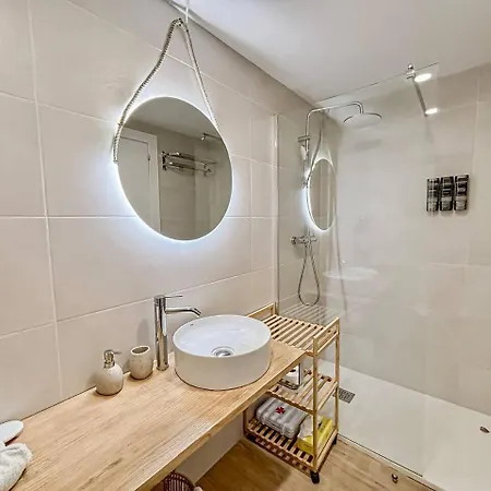 Modern Loft Near Roig Arena Apartamento