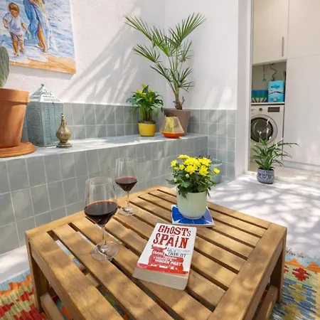公寓 Walk - 20 Min - Beautiful Private Patio 瓦伦西亚