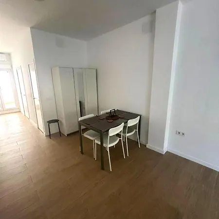Excellent Renovated House Close To The شقة فالنسيا